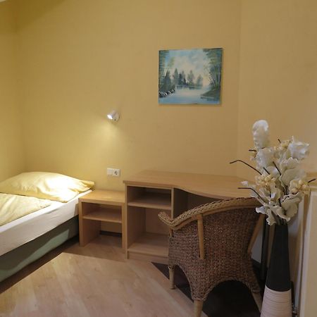 Rosenhotel - Serviced Apartments Zwentendorf Екстер'єр фото